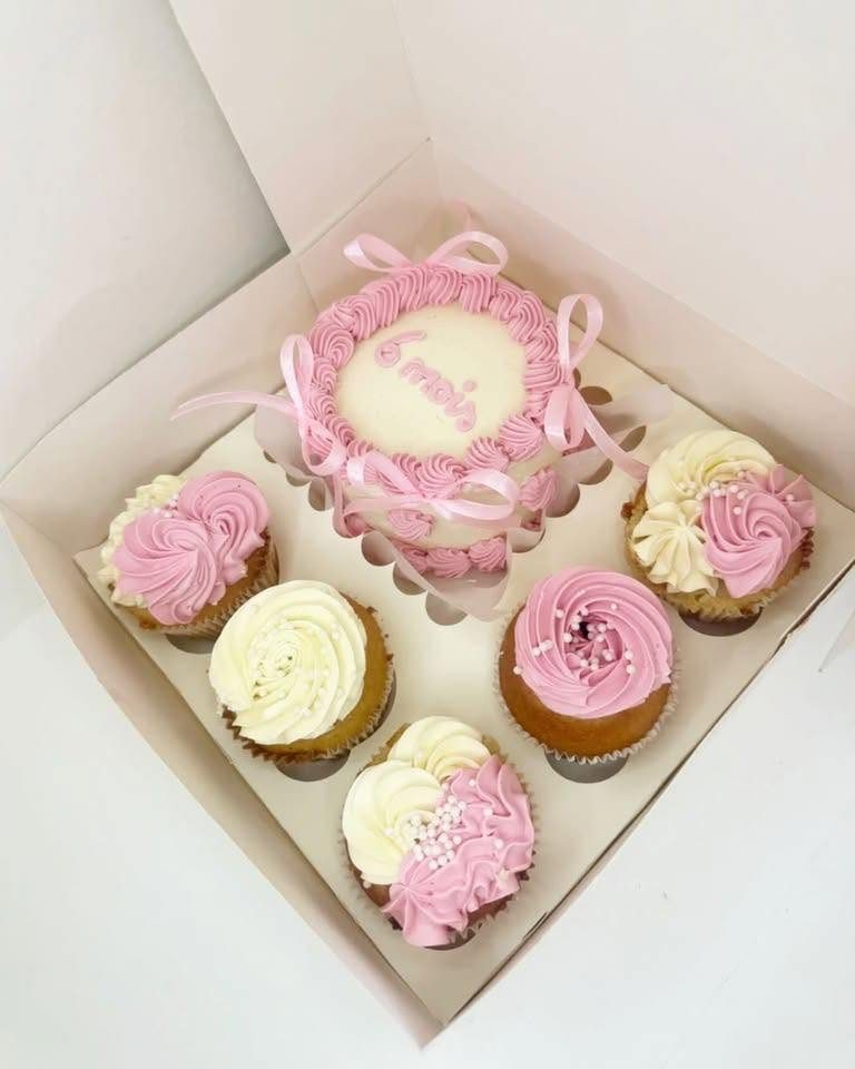 Bento cake rose et cupcakes